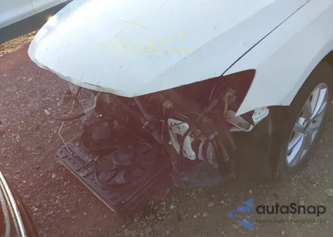 2015 Volkswagen Jetta 1.8T Se z USA, uszkodzony, nr VIN 3VWD17AJ0FM285333